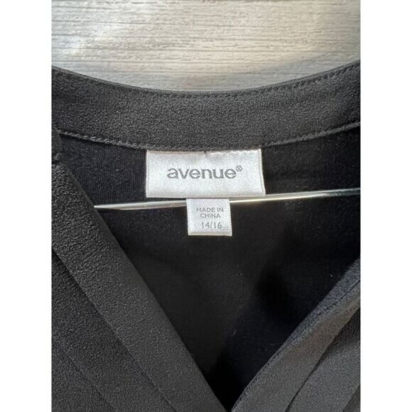 New‎ AVENUE Sleeveless Pleated V-Neck Blouse Size 14/16 - Picture 3 of 4